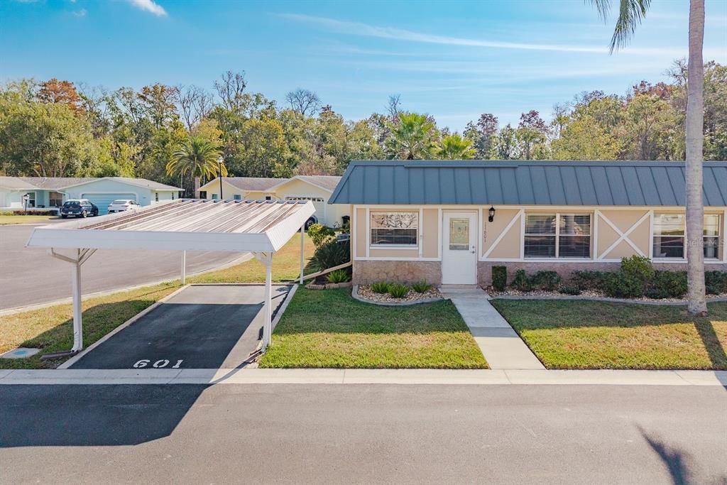 For Sale: $125,000 (2 beds, 2 baths, 984 Square Feet)