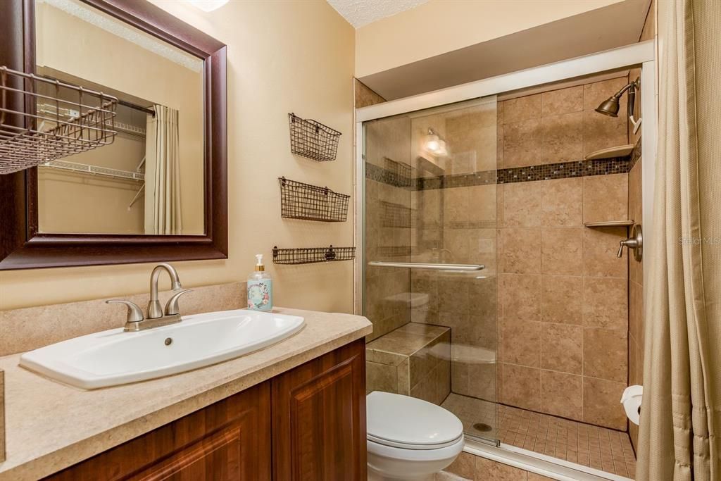 For Sale: $125,000 (2 beds, 2 baths, 984 Square Feet)