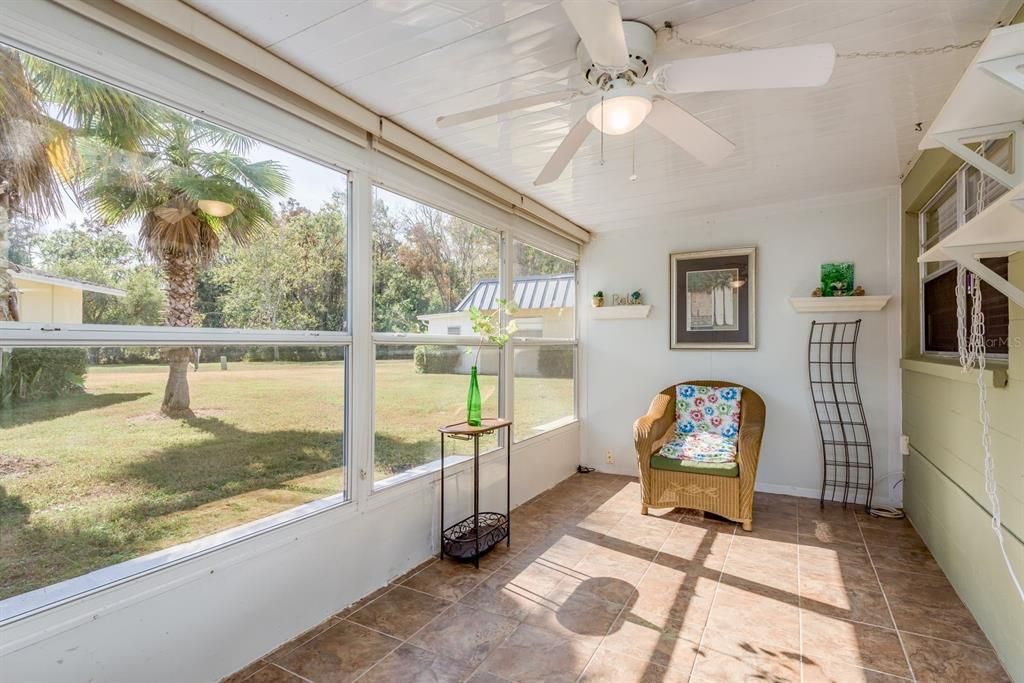 For Sale: $125,000 (2 beds, 2 baths, 984 Square Feet)