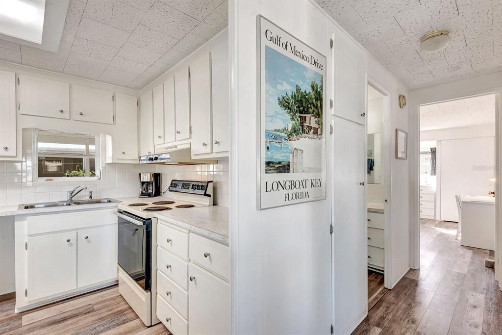 For Sale: $265,000 (2 beds, 2 baths, 1104 Square Feet)