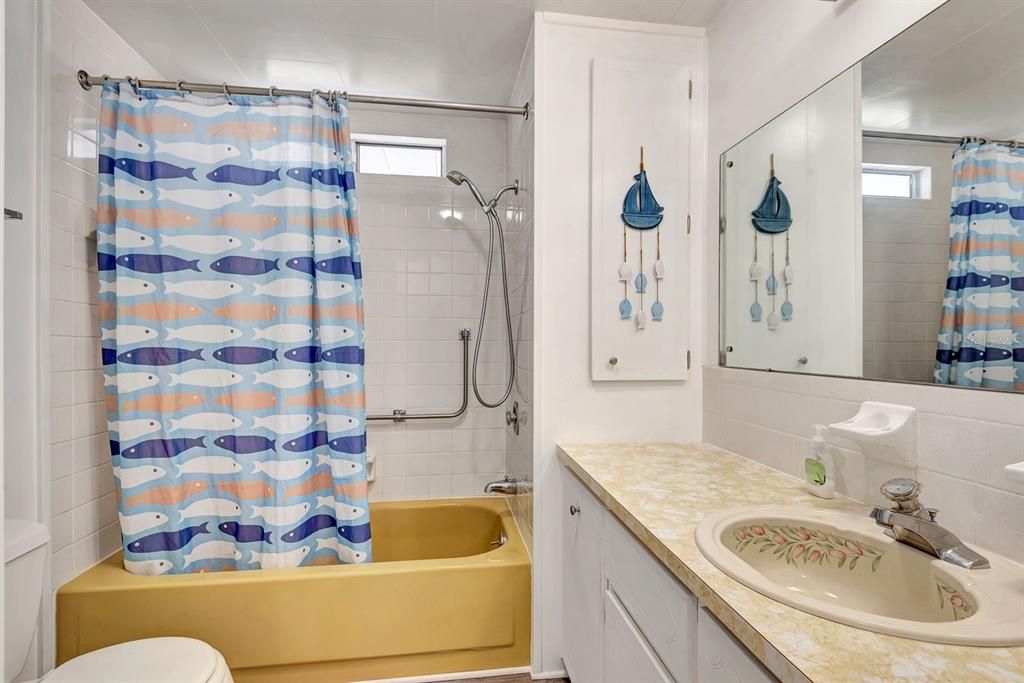 For Sale: $265,000 (2 beds, 2 baths, 1104 Square Feet)