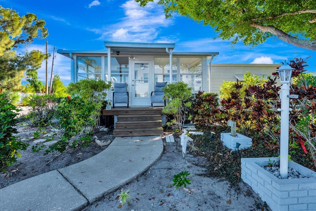 For Sale: $265,000 (2 beds, 2 baths, 1104 Square Feet)