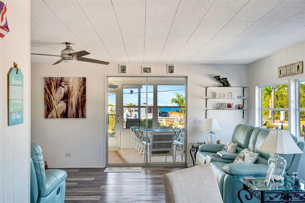 For Sale: $265,000 (2 beds, 2 baths, 1104 Square Feet)