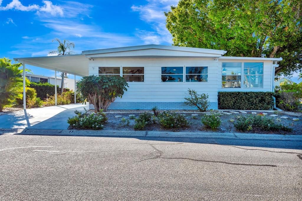 For Sale: $265,000 (2 beds, 2 baths, 1104 Square Feet)