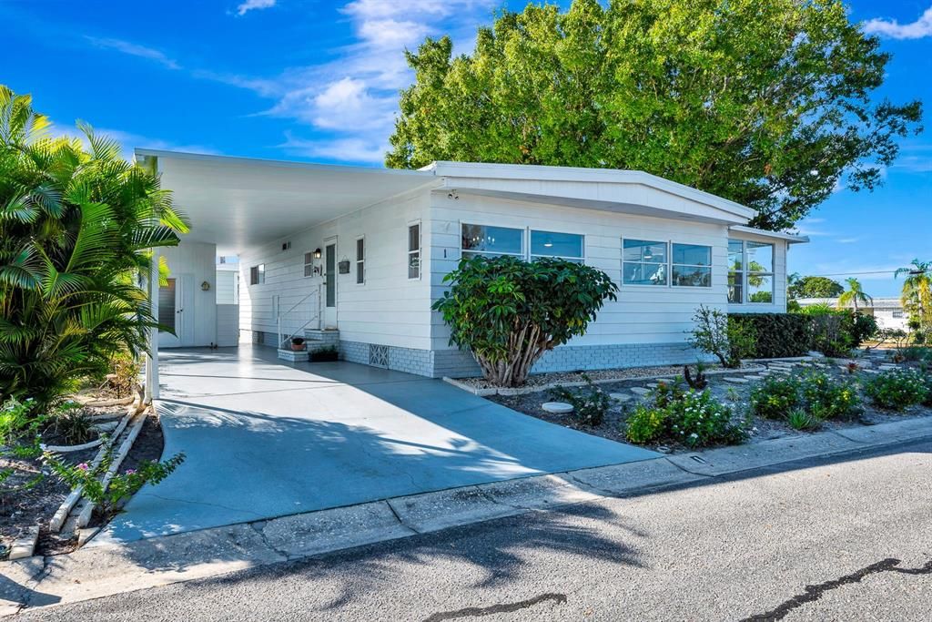 For Sale: $265,000 (2 beds, 2 baths, 1104 Square Feet)