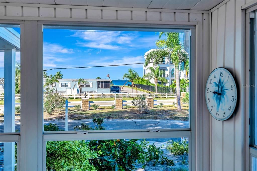 For Sale: $265,000 (2 beds, 2 baths, 1104 Square Feet)