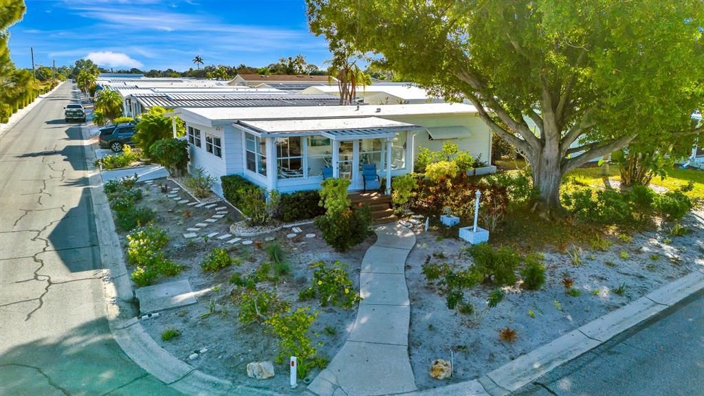 For Sale: $265,000 (2 beds, 2 baths, 1104 Square Feet)