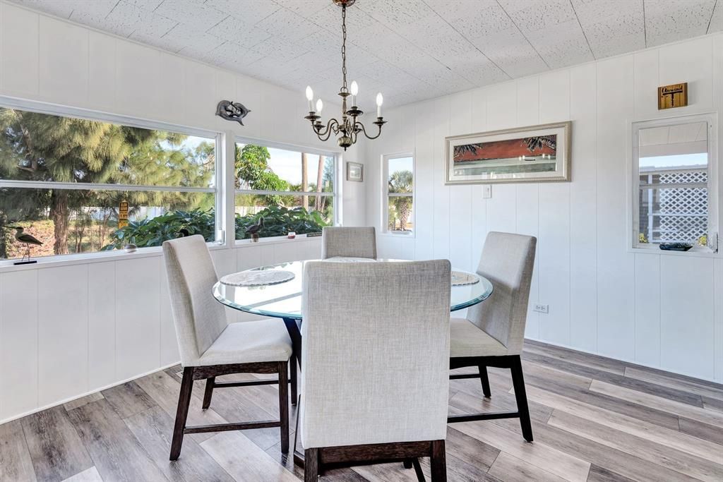 For Sale: $265,000 (2 beds, 2 baths, 1104 Square Feet)