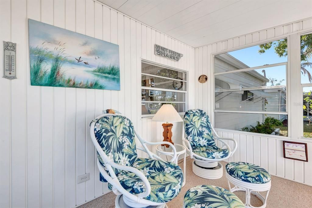 For Sale: $265,000 (2 beds, 2 baths, 1104 Square Feet)