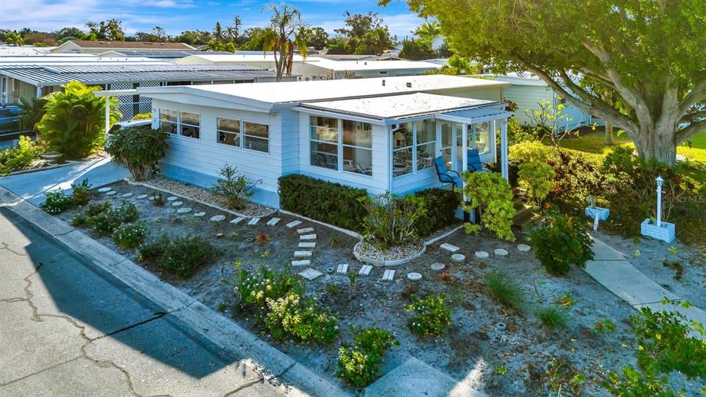 For Sale: $265,000 (2 beds, 2 baths, 1104 Square Feet)