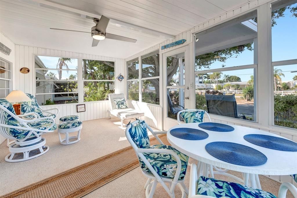 For Sale: $265,000 (2 beds, 2 baths, 1104 Square Feet)