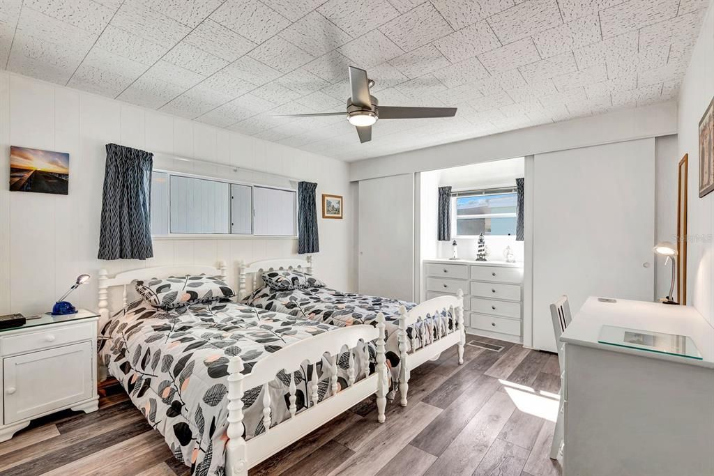 For Sale: $265,000 (2 beds, 2 baths, 1104 Square Feet)