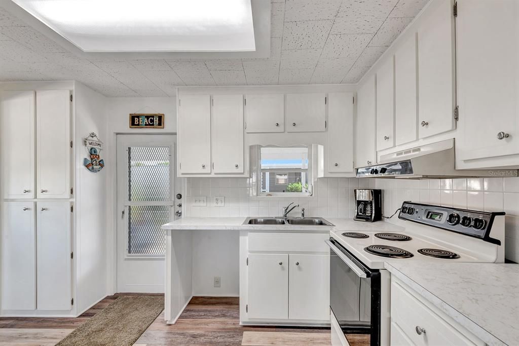 For Sale: $265,000 (2 beds, 2 baths, 1104 Square Feet)