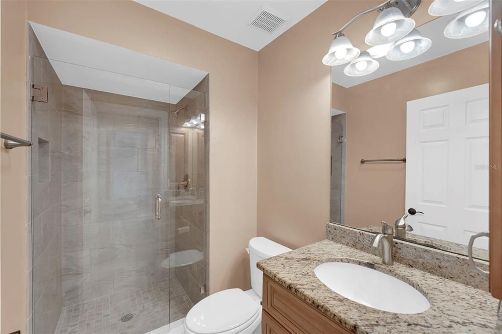 待售: $234,900 (2 贝兹, 2 浴室, 1048 平方英尺)