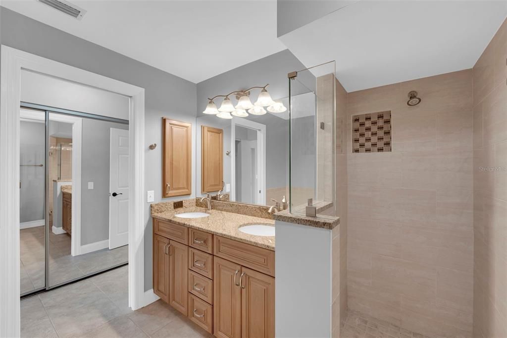 待售: $234,900 (2 贝兹, 2 浴室, 1048 平方英尺)