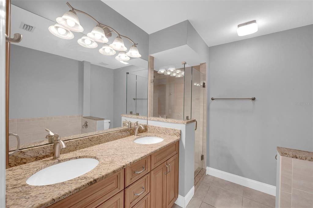 待售: $234,900 (2 贝兹, 2 浴室, 1048 平方英尺)