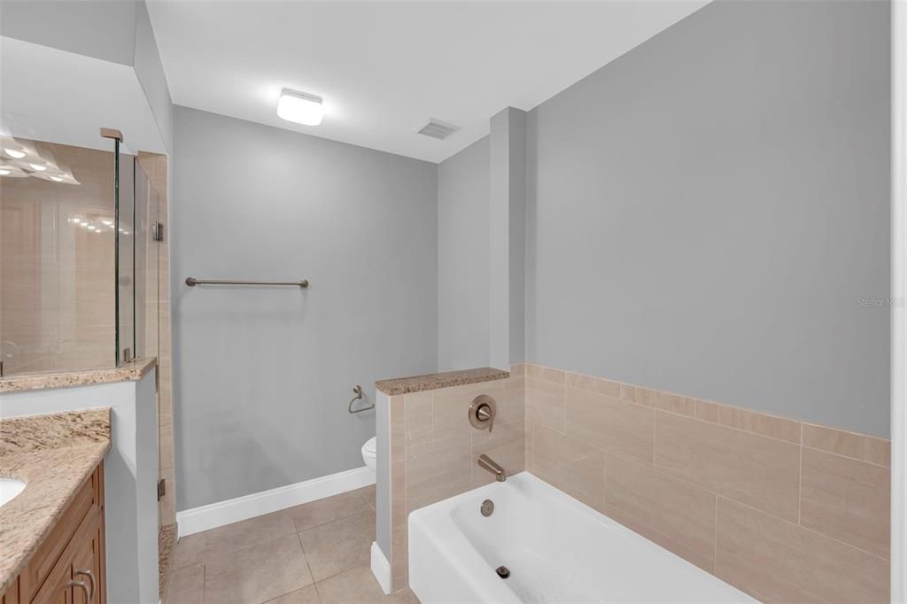 待售: $234,900 (2 贝兹, 2 浴室, 1048 平方英尺)