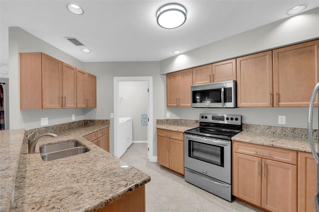 待售: $234,900 (2 贝兹, 2 浴室, 1048 平方英尺)