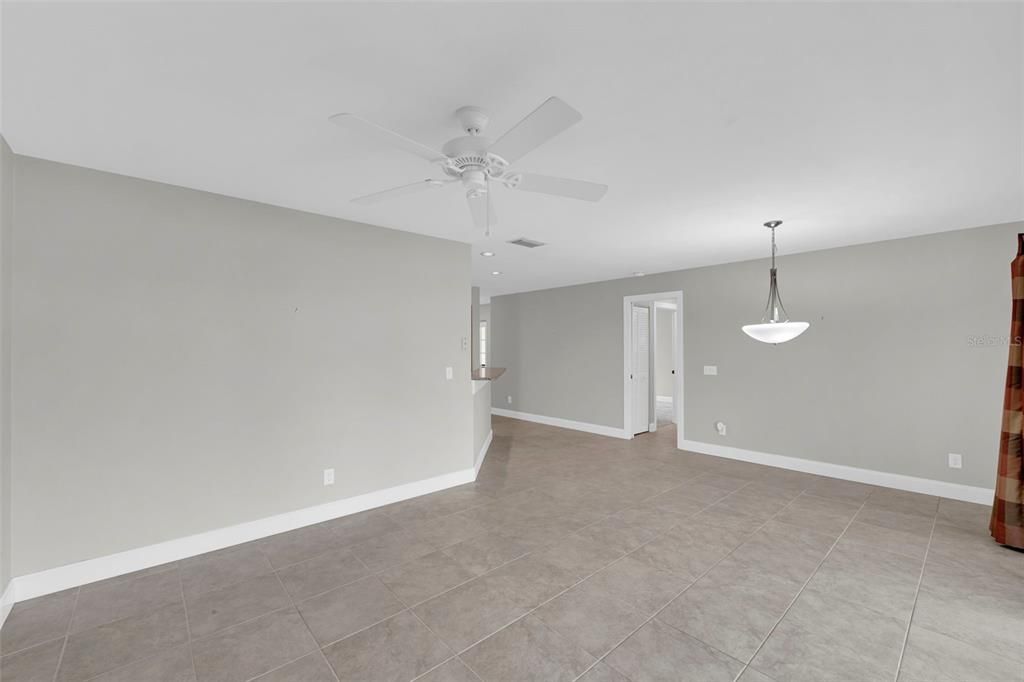 待售: $234,900 (2 贝兹, 2 浴室, 1048 平方英尺)