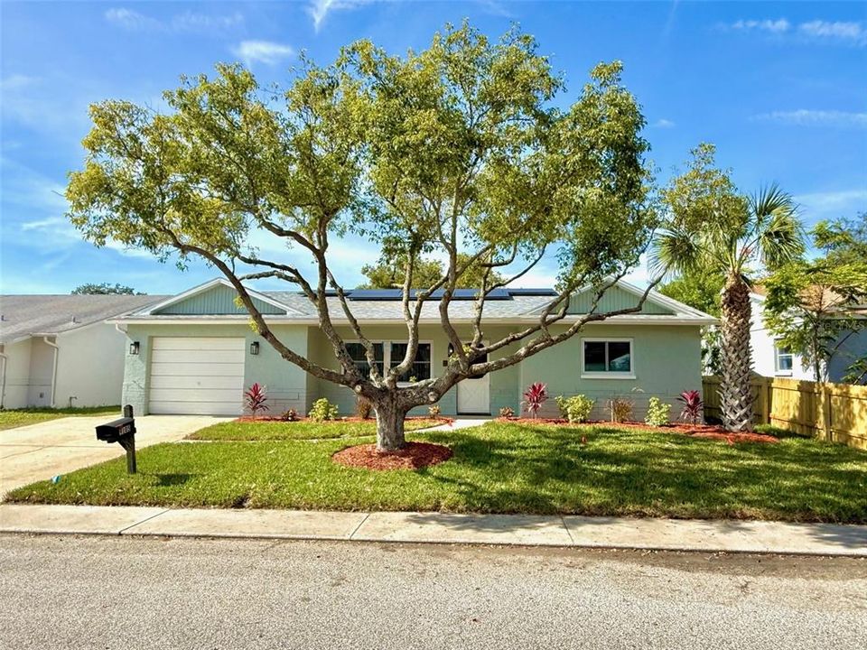 For Sale: $299,900 (3 beds, 2 baths, 1362 Square Feet)