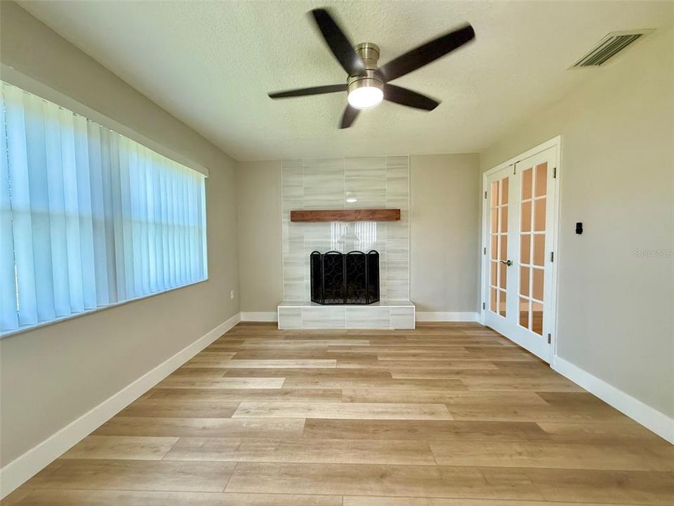 For Sale: $299,900 (3 beds, 2 baths, 1362 Square Feet)