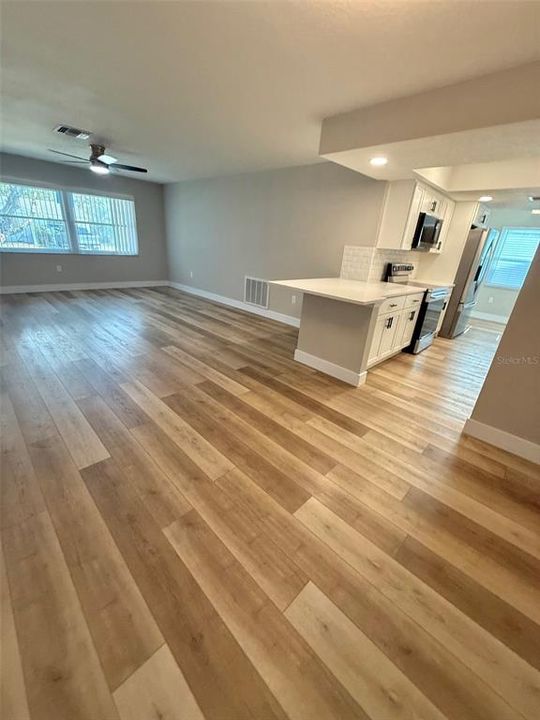 For Sale: $299,900 (3 beds, 2 baths, 1362 Square Feet)