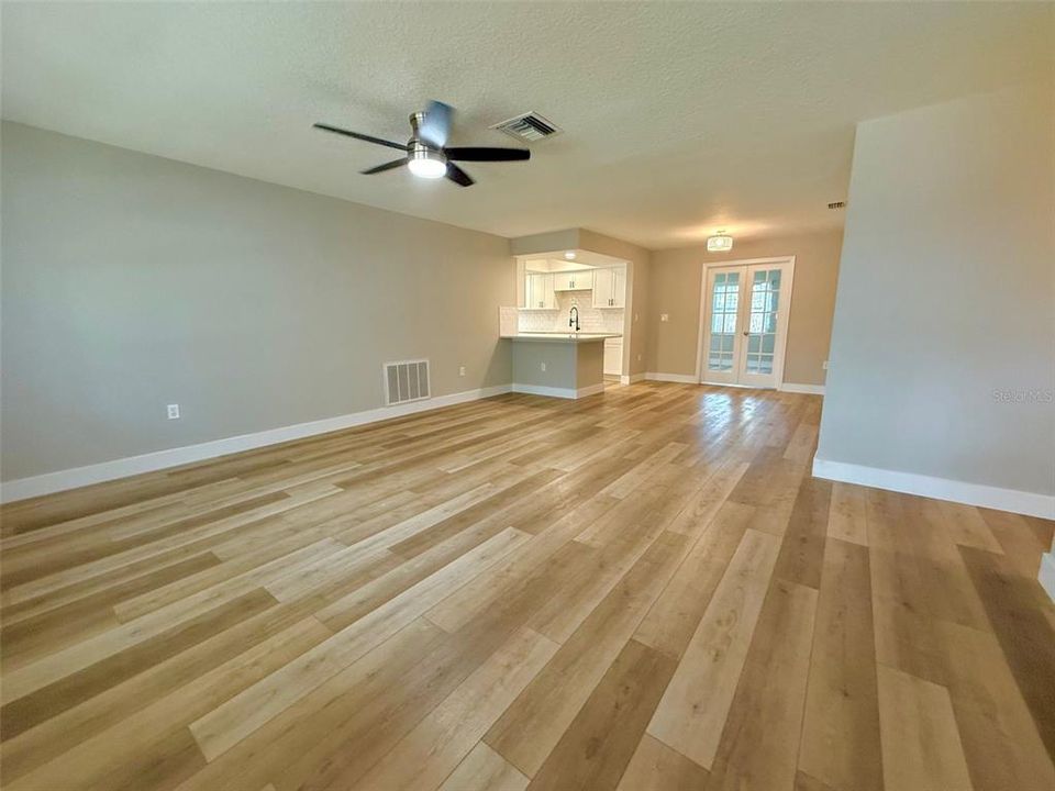 For Sale: $299,900 (3 beds, 2 baths, 1362 Square Feet)