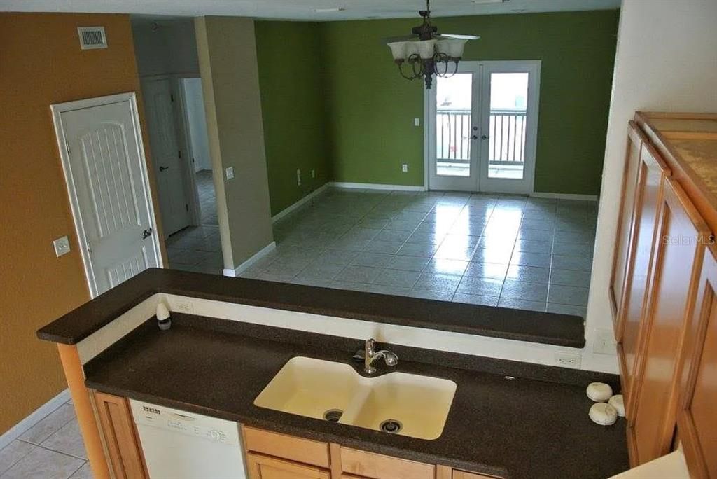 На продажу: $180,000 (2 спален, 2 ванн, 1143 Квадратных фут)