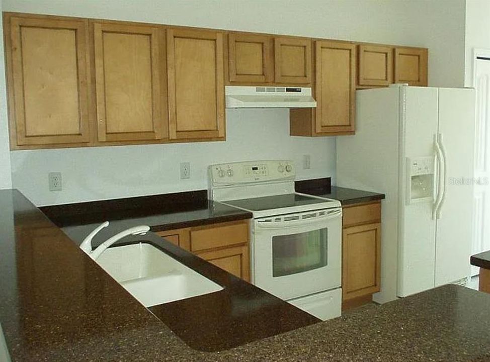 На продажу: $180,000 (2 спален, 2 ванн, 1143 Квадратных фут)