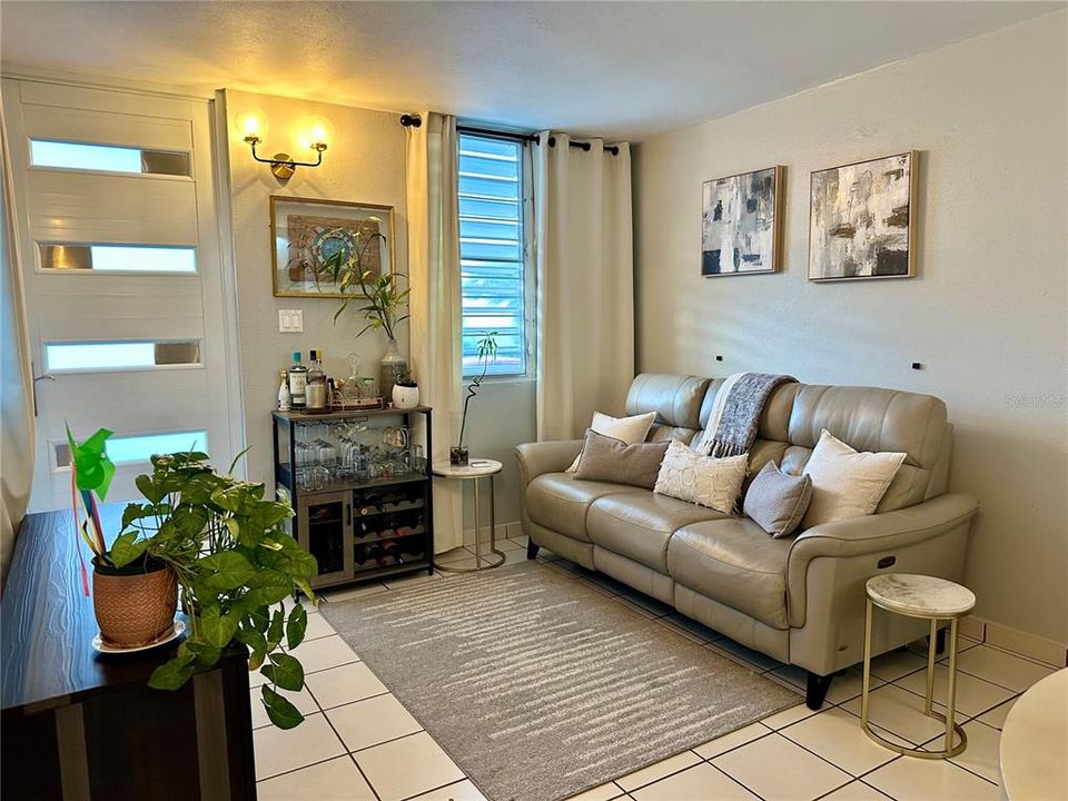 В аренду: $1,800 (3 спален, 1 ванн, 800 Квадратных фут)