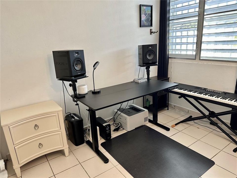 В аренду: $1,800 (3 спален, 1 ванн, 800 Квадратных фут)