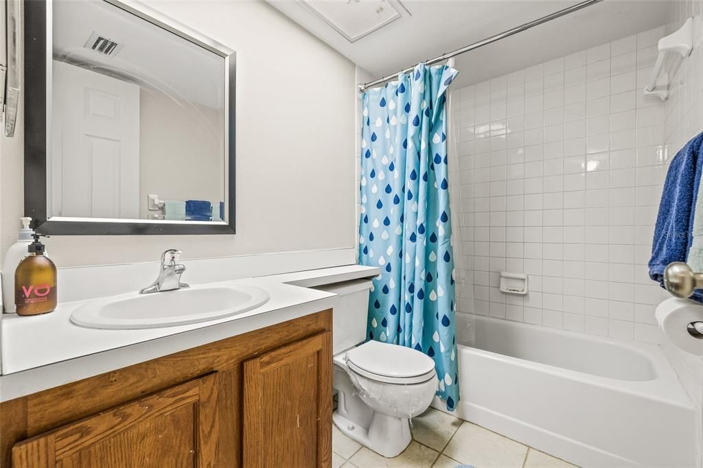 For Sale: $210,000 (2 beds, 2 baths, 888 Square Feet)