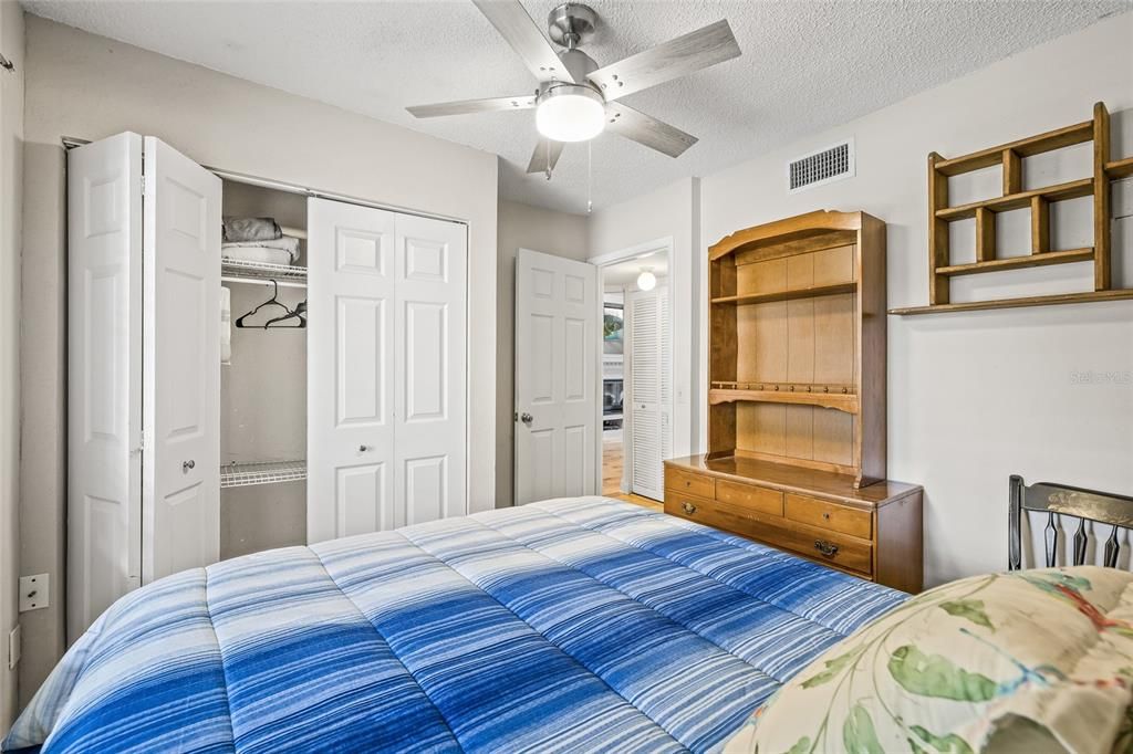 For Sale: $210,000 (2 beds, 2 baths, 888 Square Feet)