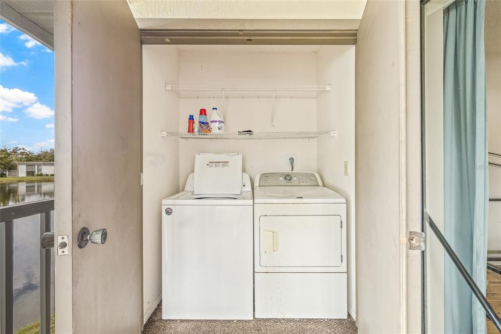 For Sale: $210,000 (2 beds, 2 baths, 888 Square Feet)