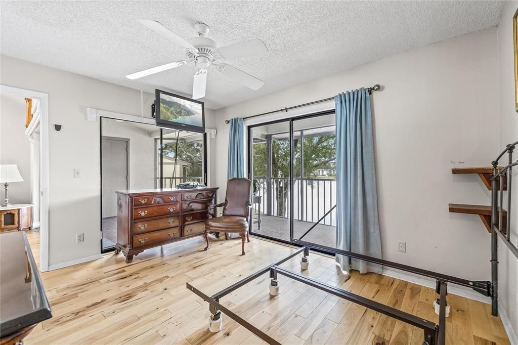 На продажу: $199,000 (2 спален, 2 ванн, 888 Квадратных фут)