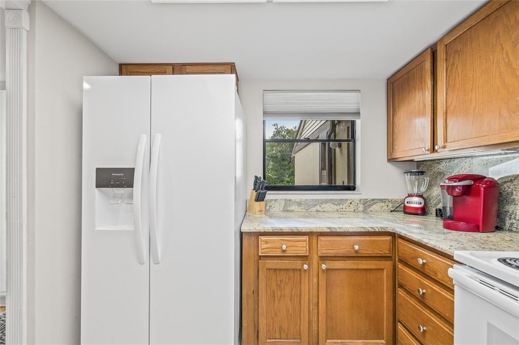 For Sale: $210,000 (2 beds, 2 baths, 888 Square Feet)