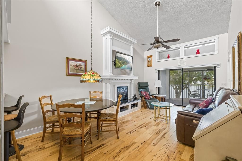 For Sale: $210,000 (2 beds, 2 baths, 888 Square Feet)