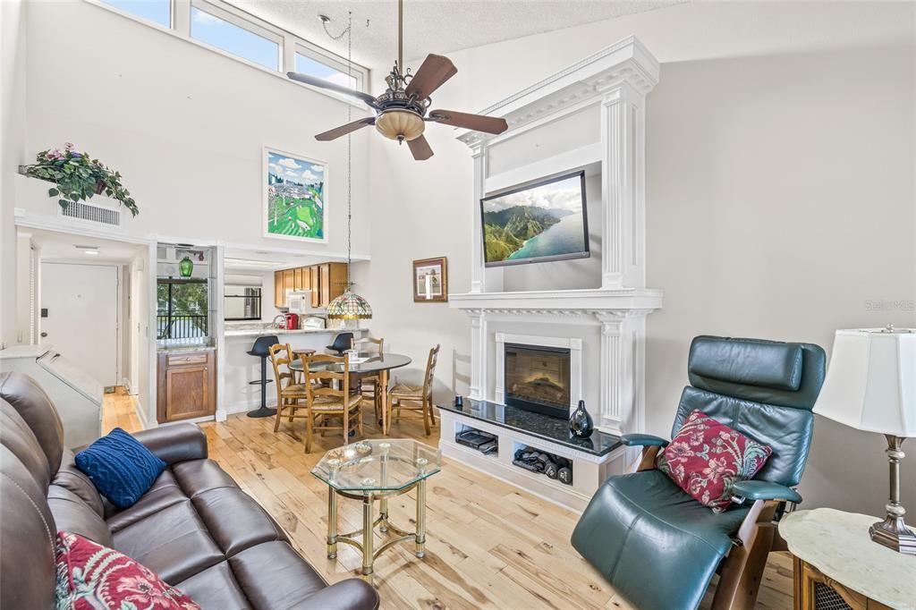 For Sale: $210,000 (2 beds, 2 baths, 888 Square Feet)