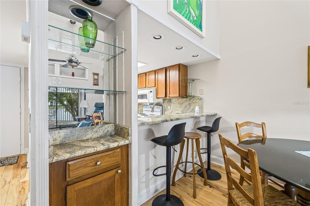 For Sale: $210,000 (2 beds, 2 baths, 888 Square Feet)