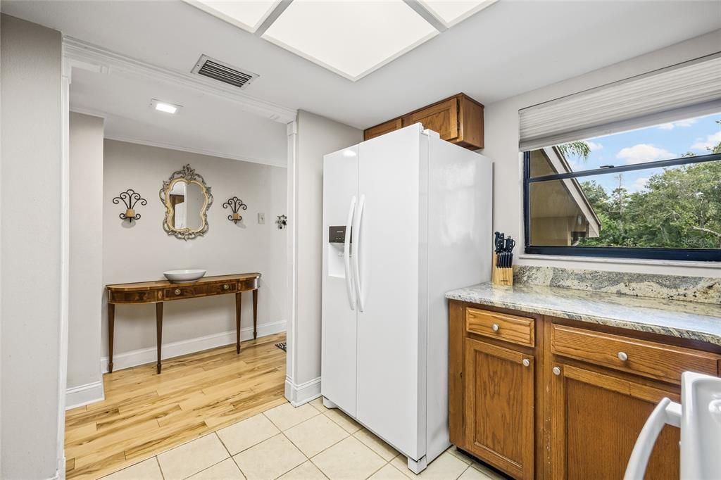 For Sale: $210,000 (2 beds, 2 baths, 888 Square Feet)