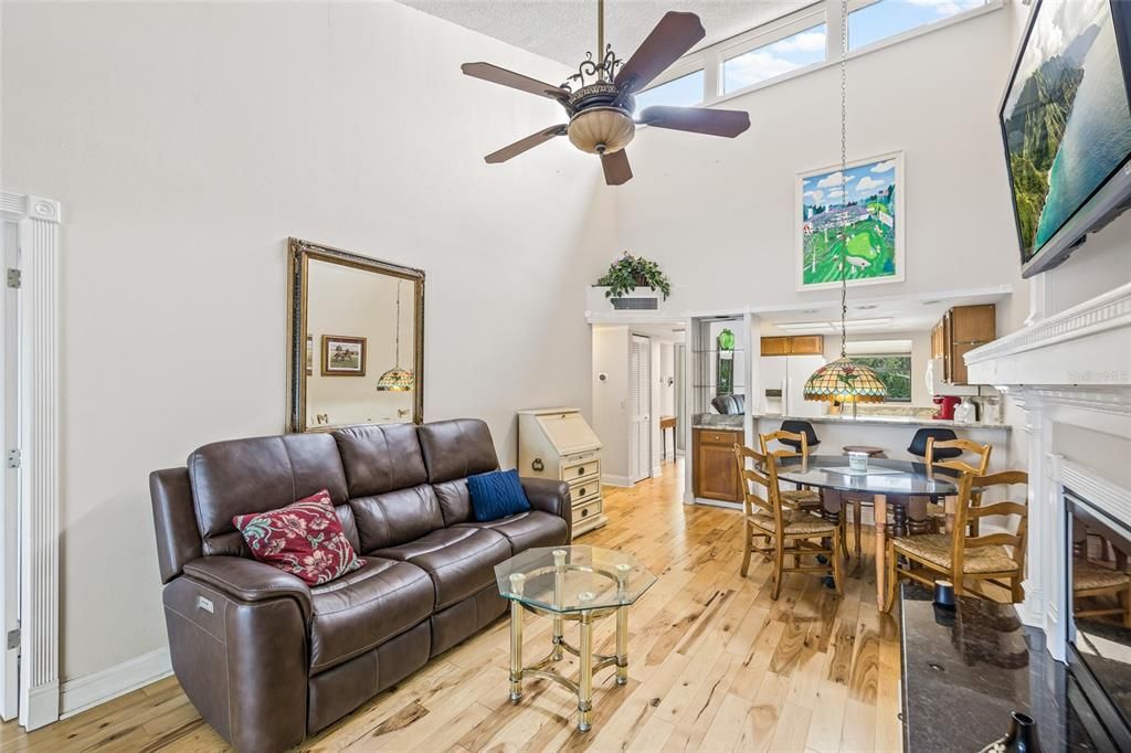 For Sale: $210,000 (2 beds, 2 baths, 888 Square Feet)