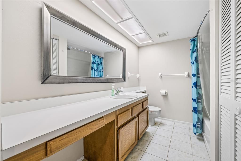 На продажу: $199,000 (2 спален, 2 ванн, 888 Квадратных фут)