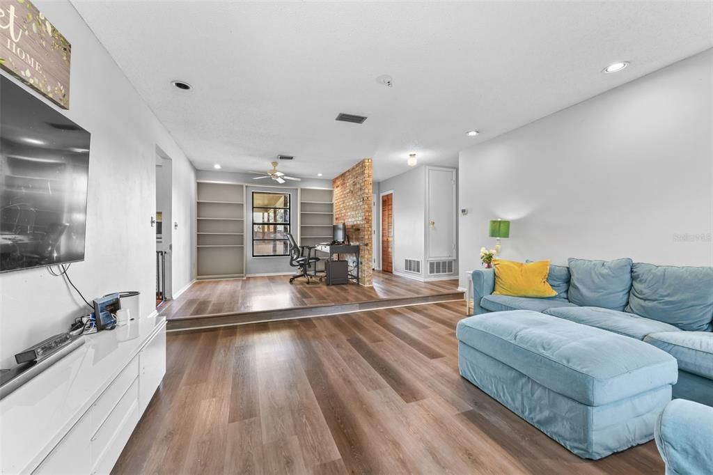 Activo con contrato: $335,000 (4 camas, 2 baños, 1525 Pies cuadrados)