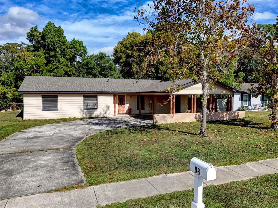 Activo con contrato: $335,000 (4 camas, 2 baños, 1525 Pies cuadrados)