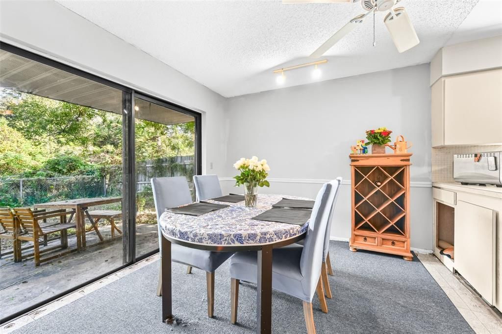 Activo con contrato: $335,000 (4 camas, 2 baños, 1525 Pies cuadrados)