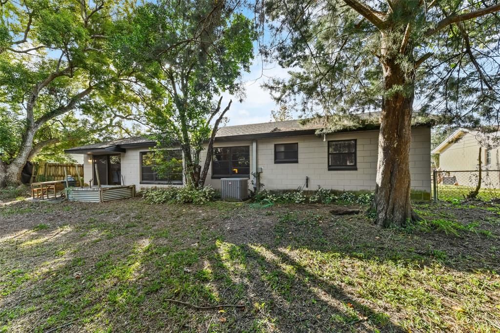 Activo con contrato: $335,000 (4 camas, 2 baños, 1525 Pies cuadrados)