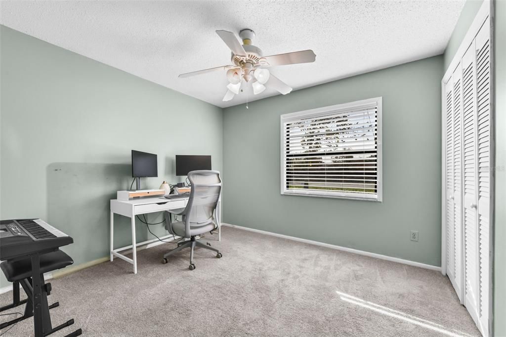 Activo con contrato: $335,000 (4 camas, 2 baños, 1525 Pies cuadrados)