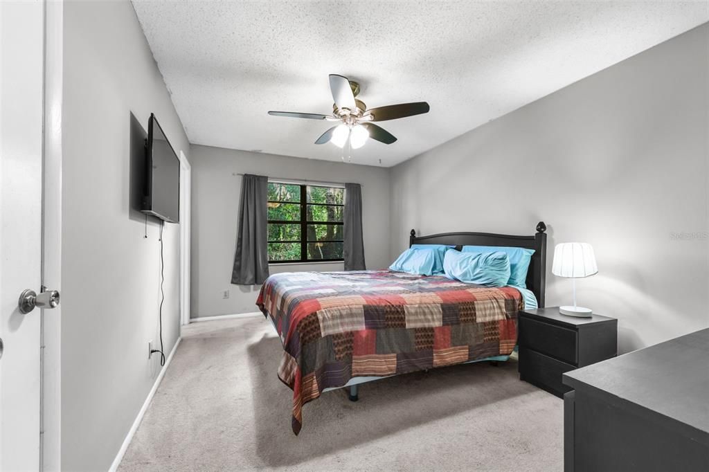 Activo con contrato: $335,000 (4 camas, 2 baños, 1525 Pies cuadrados)