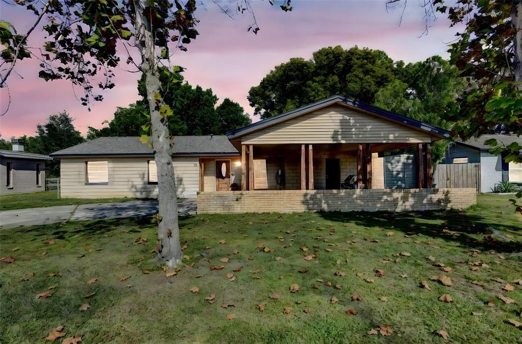 Activo con contrato: $335,000 (4 camas, 2 baños, 1525 Pies cuadrados)