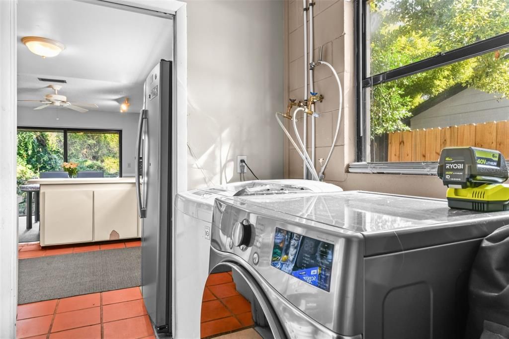 Activo con contrato: $335,000 (4 camas, 2 baños, 1525 Pies cuadrados)